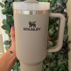 Last Available Stanley 40 oz. Adventure Quencher Tumbler - H2.0 Flowstate Flint